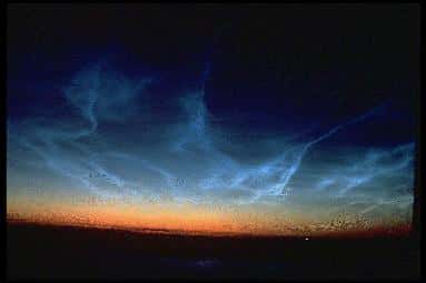 Les nuages nacrés ne sont pas visibles que sur Terre (ci-dessus) <br />L'altitude de ceux de Mars battent même des records ! <br />(Courtesy of Pekka Parviainen)