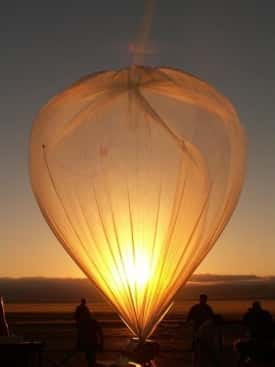 Le CNES et le NCAR se sont associés pour concevoir des ballons stratosphériques qui surveilleront les ondes d'est et verront - peut-être - naître des ouragans <br /> (Crédits : University Corporation for Atmospheric Research, Photo de Joseph VanAndel) 