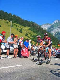 <br />Jan Ullrich et Ivan Basso lors du Tour de France 2004. Les deux hommes figurent parmi les 58 cyclistes mis en causes dans une affaire de dopage quelques semaines avant le départ du Tour de France 2006 <br />&copy; Flickr /D. Gershon 