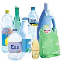Le polyéthylène téréphtalate (PET), issu de la polycondensation de l'acide téréphtalique et l'éthylène glycol, est un polymère entrant notamment dans la fabrication de la majorité des bouteilles en plastique. Crédits : http://www.letri.com