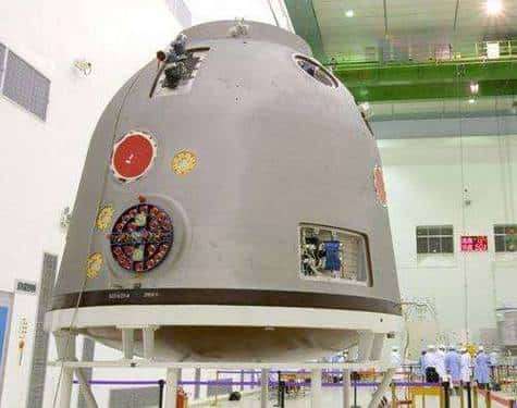 La capsule de retour du vaisseau Shenzhou VI avant son lancement