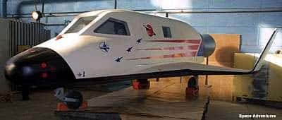 Le XXI-B, première ébauche du véhicule spatial de Myasishchev lors de sa présentation à la presse en 2002