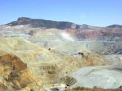 Mine du cuivre à ciel ouvert, Nouveau-Mexique, États-Unis. Crédits : http://fr.wikipedia.org