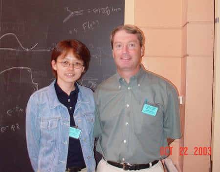 Joseph Polchinski, le découvreur de la théorie des Dp-branes en théorie des cordes et Sugumi Kanno une physicienne Japonaise lors d'un colloque (Crédit Sugumi Kanno).
