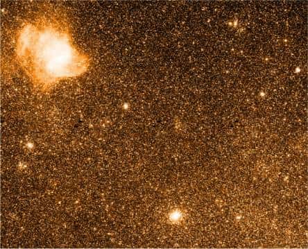 Champ observé dans le Petit Nuage de Magellan. L'amas NGC330 est visible en bas. Sur cette image, le nord est en haut et l'ouest à droite. Crédit Observatoire de Paris.