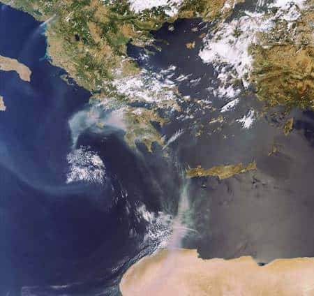 27 août. Fumées provenant des incendies à proximité de l'Olympe. Crédit ESA, instrument MERIS.