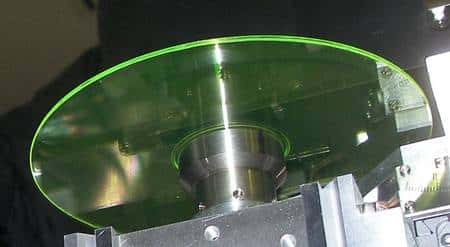 Plus épaisses que les disques optiques actuels, les galettes de Mempile peuvent accueillir<br />200 couches de 5 micromètres. © Mempile