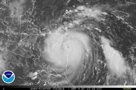 Le cyclone Félix a atteint les côtes du Nicaragua, son oeil est bien visible (Crédit NHC-NOAA).