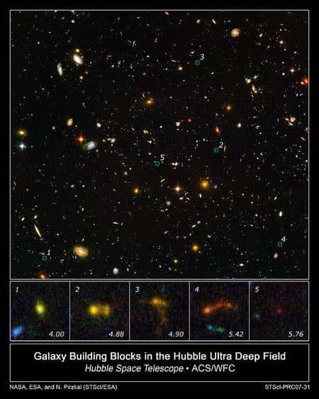 Cliquez pour agrandir<br />Les 5 images extraites du &quot;Champ Ultra Profond de Hubble (HUDF)&quot; de Hubble montrent des galaxies de plus en plus lointaines et primitives avec un redshift de plus en plus élevé (Z=4 à Z=5,76).