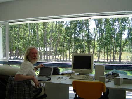 John Ellis dans la salle de prise de données du détecteur Auger en Argentine (Crédit : John Ellis).