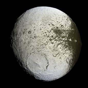 Une des dernières images de Japet fournies par Cassini, <br />Cliquez pour agrandir. Crédit : Nasa/ JPL