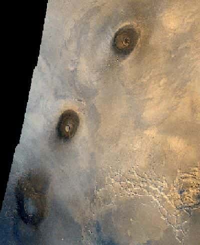 Les volcans de Tharsis vus par Mars Reconnaissance Orbiter. Crédit Nasa