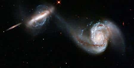 Arp 87, ou la danse des galaxies, selon Hubble. Crédit Nasa/Esa