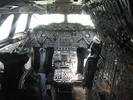 Cabine de pilotage d'un Concorde. Crédit Aerospatiale