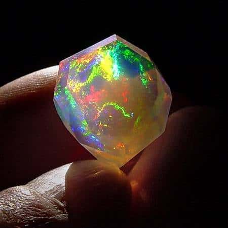 Opale contraluz éclairée par le Soleil © François Mazzero