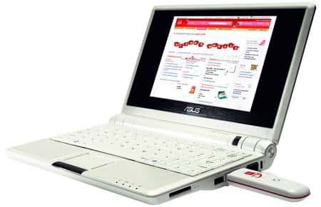 L'Eee-PC, d'Asus, est commercialisé... par SFR. Ce petit ordinateur de 920 grammes, sous Linux, est vendu avec un modem 3G et un forfait de connexion. © SFR