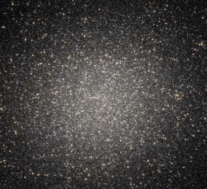 Une vue rapprochée de Omega Centauri. Crédit : <em>Nasa, Esa, Hubble Heritage Team</em> (STScI/AURA), A. Cool (<em>San Francisco State Univ.)</em> et J. Anderson (STScI).