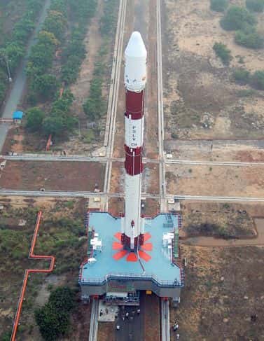 Acheminement du lanceur vers l'aire de tir. Crédit : ISRO.