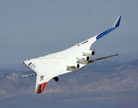 Le X-48B Ship 2 en vol au-dessus d’Edwards le 4 avril 2008. Crédit Nasa