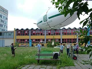 Le prototype s'élève au-dessus du campus de l'université. © Université technique de Chemnitz