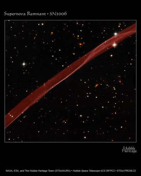 Figure 1. Un zoom sur la bulle de matière des restes de la supernova SN1006. Un filament de gaz chauffé par une onde choc et rayonnant dans le visible apparaît. © <em>Nasa/Esa/Hubble Heritage Team</em>