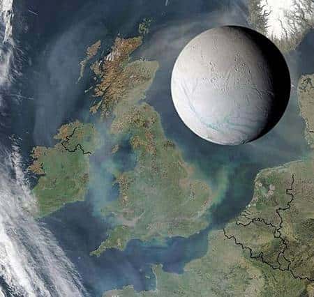 Encelade comparée à la Grande-Bretagne. Montage réalisé par le JPL au moyen d’images réelles.