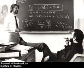 À gauche John Bell, à droite le prix Nobel Martinus Veltman. © CERN, <em>AIP Emilio Segre Visual Archives</em>.