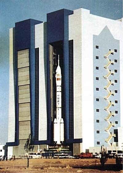 Le lanceur Longue Marche 2F utilisé pour placer Shenzhou en orbite. Crédit Agence spatiale chinoise.