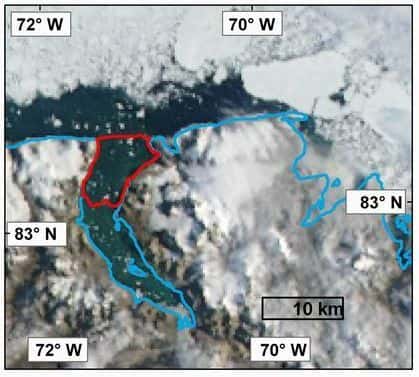 Le 12 août 2008, le plateau de Markham a entièrement disparu, l'eau du lac situé en amont s'est libérée dans l'océan Arctique. Crédit Radarsat