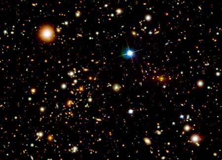 Cliquez pour agrandir. Le <em>bullet cluster</em> est l'un des amas pris dans le courant noir. Crédit : Nasa/STScI/Magellan/U.Arizona/D.Clowe <em>et al.</em>