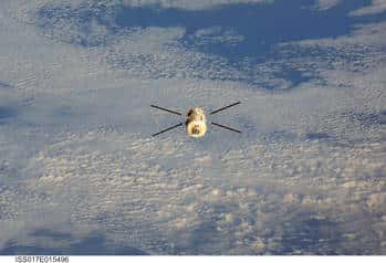L'ATV, photographié depuis l'ISS le 5 septembre 2008, alors qu'il vient de se désarrimer de la Station internationale. © Nasa