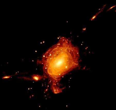 Simulation numérique du résultat de la collision entre deux galaxies spirales. Crédit : INSU/CNRS