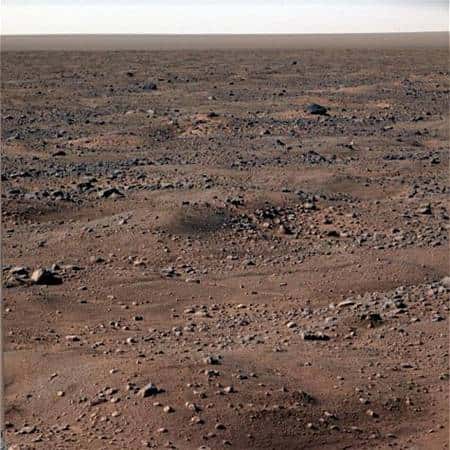 Le sol gelé de Mars, vu le 7 octobre (sol 131). Crédit Nasa