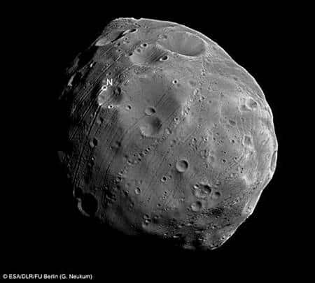 Image de Phobos obtenue au moyen de l’instrument HRCS de Mars Express le 28 juillet 2008 (5870ème orbite). Crédit Esa/DLR/FU Berlin (G. Neukum)