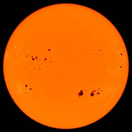 Le Soleil au maximum de son cycle en 2001. Crédit : <em>ESA/NASA Solar and Heliospheric Observatory (SOHO)</em>