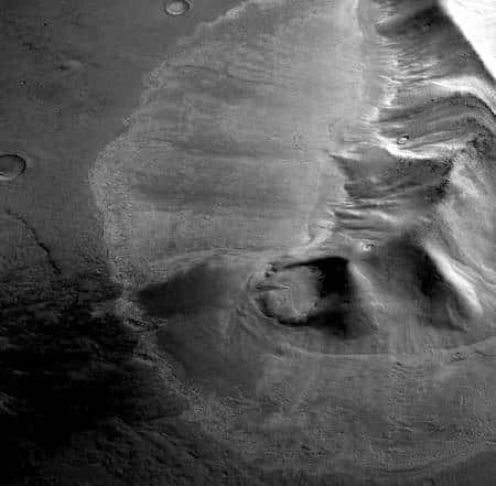 Cliquez pour agrandir. Image des glaciers d'Hellas obtenue avec la sonde européenne <em>Mars Express</em> et la <em>High Resolution Stereo Camera</em> (HRSC). Crédit : ESA/DLR/FU Berlin