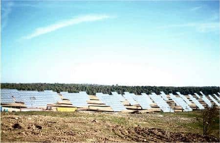 Chacun de ces capteurs comprend 104 panneaux photovoltaïques et s'étalent sur 250 hectares. © Ville d'Amareleja