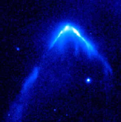 Trace caractéristique d'une étoile à déplacement rapide à travers le gaz interstellaire. Crédit Nasa/Hubble/JPL