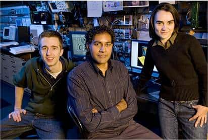 De gauche à droite, Chris Moon, Hari Manoharan et Laila Mattos, trois des chercheurs qui ont participé au travail. © Stanford University
