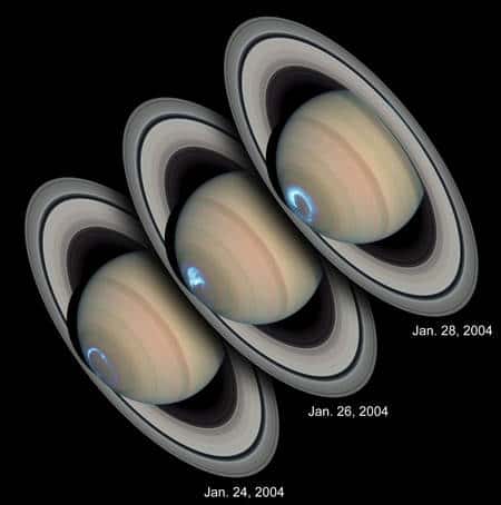 Cliquer pour agrandir. Les aurores causées par les particules du vent solaire dans la magnétosphère de Saturne. Crédit : Nasa