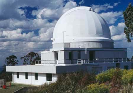 Coupole du télescope de l'Observatoire anglo-australien utilisé par le programme 6dFGS. Source AAO