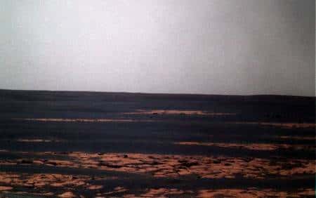 Image couleurs prise par <em>Opportunity</em> à sol 1783, obtenue au moyen de trous images monochromatiques (filtres rouge, vert, bleu). Crédit Nasa - Traitement Futura-Sciences