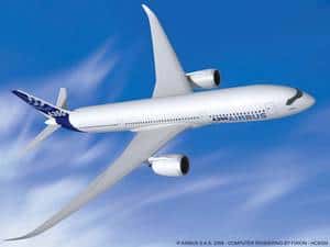 L'A350 XWB (pour <em>eXtra Wide Body</em>, depuis la modification du projet en 2006, qui a conduit à élargir le fuselage), un projet d'avion long courrier biréacteur, utilisant largement les matériaux composites, notamment pour les ailes. La commercialisation est prévue pour 2013. © Airbus