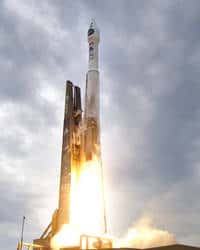 La fusée Atlas V avec les sondes LRO et LCross dans sa coiffe, décolle de Cap Canaveral, en Floride. (Cliquer sur l'image pour l'agrandir.) © <em>United Launch Alliance</em>/Pat Corkery