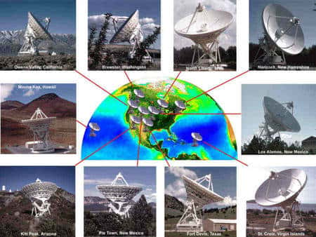 Cliquer pour agrandir. L'ensemble des radiotélescopes du VLBA. Ils sont répartis sur presque un quart d'un hémisphère de la planète. Crédit : <em>NRAO/AUI-SeaWiFS Project NASA/GSFC-ORBIMAGE</em>