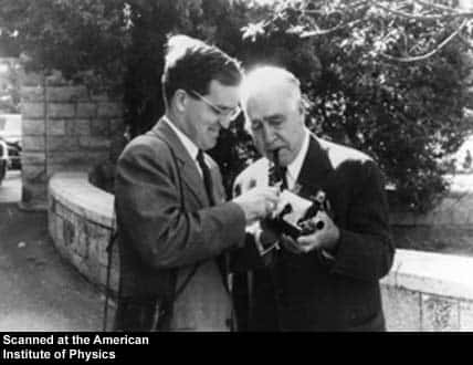 Aage Bohr et son père Niels Bohr, tous deux prix Nobel de physique. Crédit : <em>AIP Emilio Segre Visual Archives</em>
