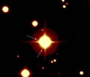 Corot-7, une étoile plus jeune et un peu plus froide que le Soleil, photographiée par le télescope du CFH (<em>Canada-France-Hawaii</em>). Crédit Cnes