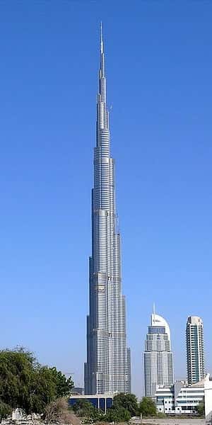 A Dubaï, capitale des Emirats arabes unis, la  tour Burj Dubai culmine à 818 mètres. © Licence Commons/Imre Solt