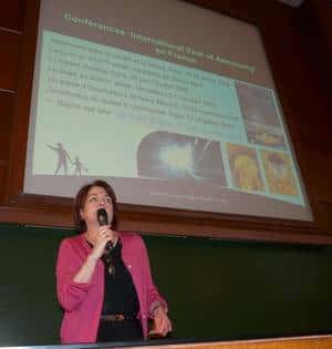 L'astrophysicienne spécialiste des comètes Anny-Chantal Levasseur-Regourd, présidente de l'AMA en France, a ouvert les débats. © Jean-Baptiste Feldmann