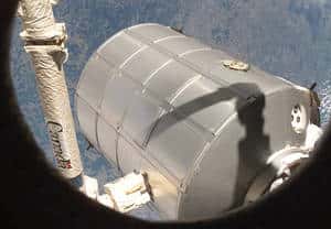 Le module pressurisé fourni par Thales Alenia Space sera une évolution d’un MPLM (ici à l’image attrapé par Canadarm2). © Nasa